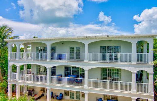 Oceanside Manor- Expansive Waterfront Pool Home, 30' Dock - Foto 48