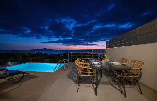 A V Luxury Apartments with Private Pools - Photo 58