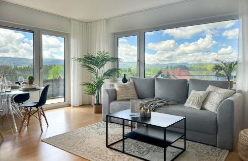 Panoramablick mit Schwimmbad und Sauna - Foto 1