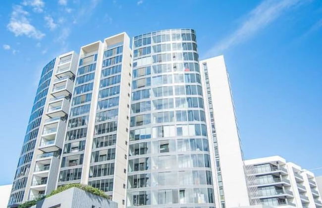 Minimalism Modern Apartment With Water View - Photo 17