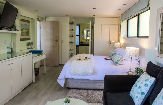 185 on Beach Boutique Suites and Apartments - Photo 26