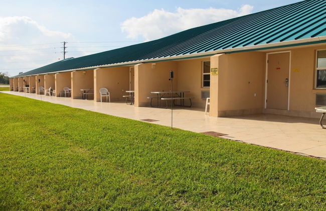 Lake Grassy Inn & Suites - Foto 27