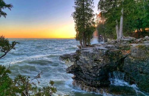 The Goat and Cherry - Dogs, Fire Pit & Hot Tub, Escape to Sister Bay! - Foto 77