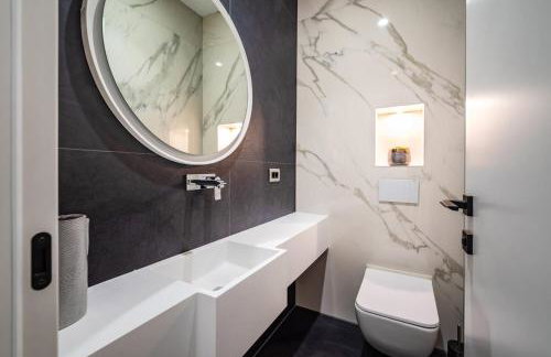 Luxury Villa Novita with Pool - Photo 24