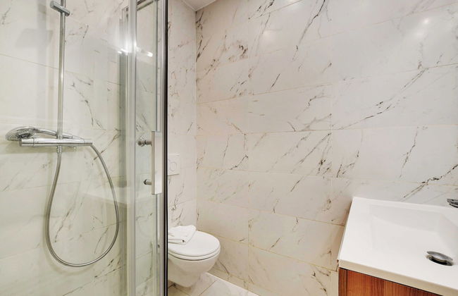 Elegant Apartment - 2bd/6p - Hotel de Ville - Photo 11