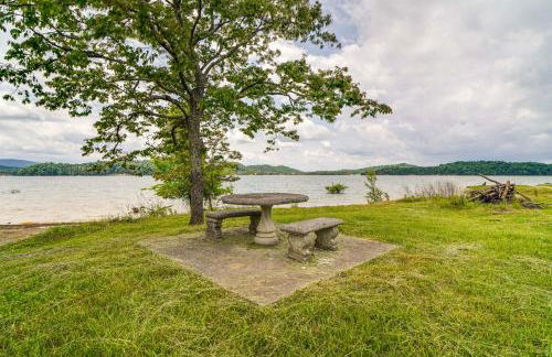 Dandridge Cabin in Inspiration Cove with Lake Access - Photo 23