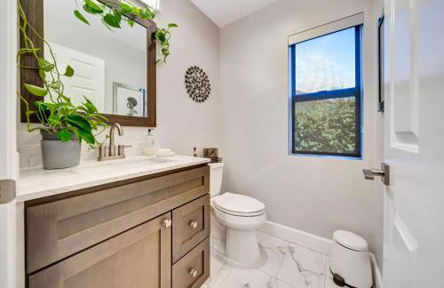 Stunning Hilltop 5BR With View And Hot Tub! - Foto 27