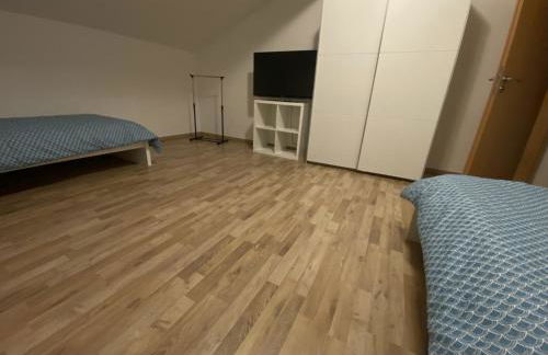 Monteurwohnung , 4 Schlafzimmer, 130qm, Balkon, einzige Wohneinheit im Haus, Parkplatz - Foto 14