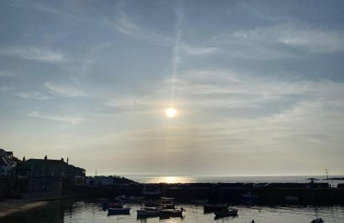 The Old Gallery - Charming Coastal Escape For Two - Photo 79