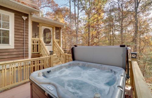 Enchanted Forest Cottage with Hot Tub! - Foto 1