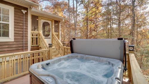 Enchanted Forest Cottage with Hot Tub! - Foto 1