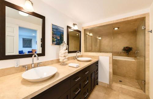 Hollywood Hills Spa Retreat Oasis with Tree Top Views, Private Jacuzzi Style Tub, Steam Room, Magical Half Acre Acre Garden and Patio, Free Parking for 2 cars, in LA's most Serene, Central Desirable Area - Foto 7