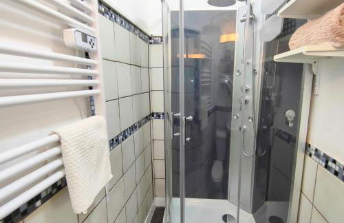 Number 22 - Le Dorat - Apartment One with garden & free parking - Foto 12