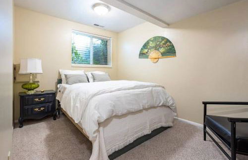 Spacious 3BR Basement Apt near Airport, Work, Ski - Photo 7