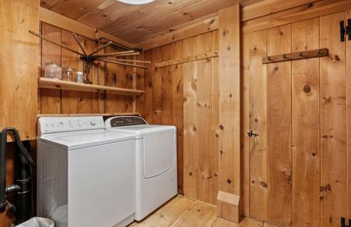 Modern Lux Cabin w Mtn Views and Fire Pit - Foto 29