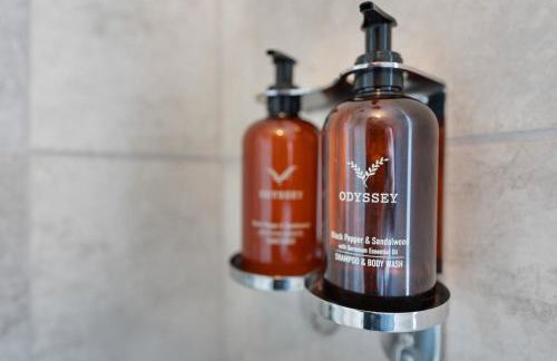 4-Bedroom Stunning Luxe, Spacious & Stylish Design House Bolton, Sleeps 11, with Parking Central Bolton, Links to Manchester, Pet-Friendly, Best For Groups! WORK CONTRACTORS SPECIAL OFFER! - by Blue Puffin Stays - Foto 43