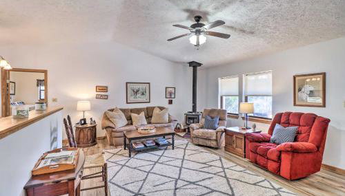 Walk to White River Home with Deck in Flippin! - Foto 5