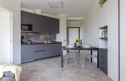 GuestHost -Elegant Seaside Apartment with Pool and Parking - Foto 7