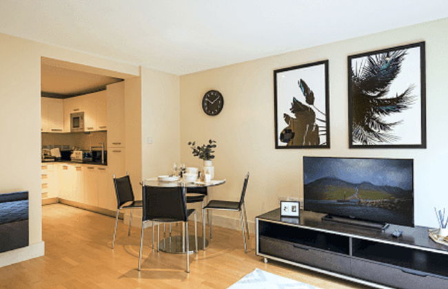 1 bedroom Apartment in London - Photo 3