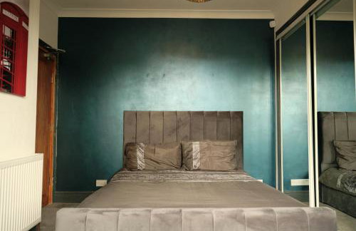 Modern Spacious House - Sleeps 16, Free Parking, Sun Terrace - Foto 47