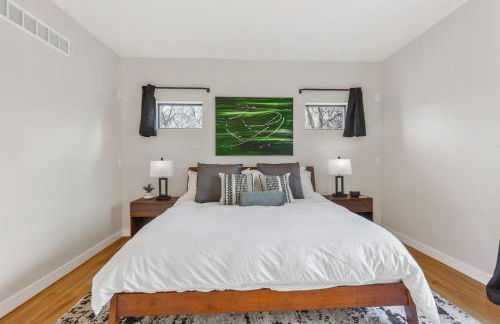 4BR Home with 4 Private Bathrooms 20 Min from Airport - Foto 40