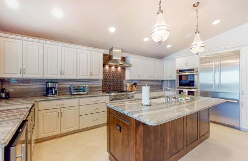 Lakefront home with hot tub, dock, kayaks, central AC, & great lake views - Foto 7