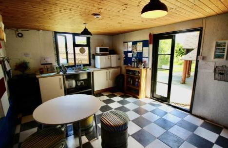 Luxury Hot Tub Glamping with Outdoor Cinema near Newborough Beach – Llanfair Hall - Foto 8