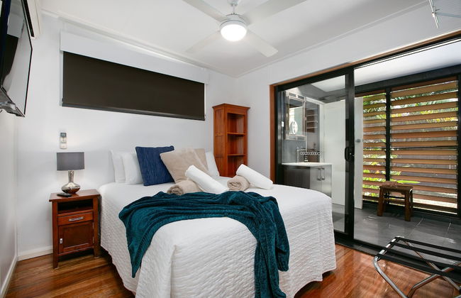 Tropical 3 Bedroom House, Pool plus 4th Bedroom Bungalow - Photo 4