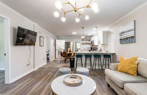 Renovated house close to Dtown Durham w king bed - Photo 7