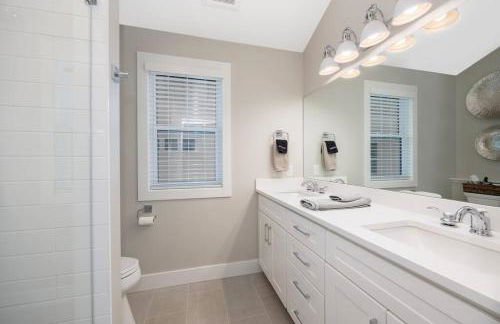 Hot Tub - Saugatuck - Douglas - Luxury Home Sleeps 8 - Foto 19