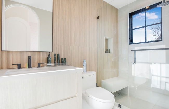 Villa Camellia - Charming 5 BR Home in the Heart of Studio City - Photo 39