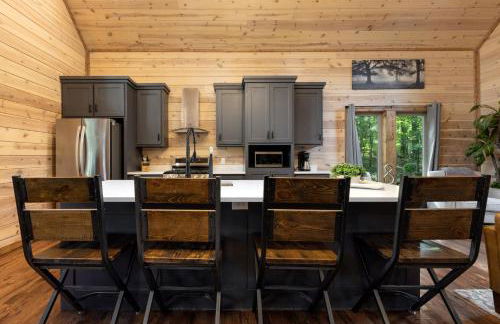 Cozy Cabin with Hot Tub, Fire Pit and Arcade Games - Foto 17