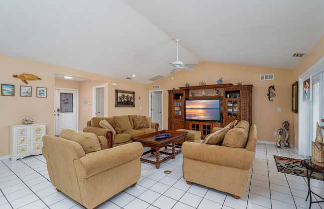 Private Pool Home ~ Just Miles From Sanibel And Fort Myers Beach ~ 3 Bedroom Home by RedAwning - Foto 12