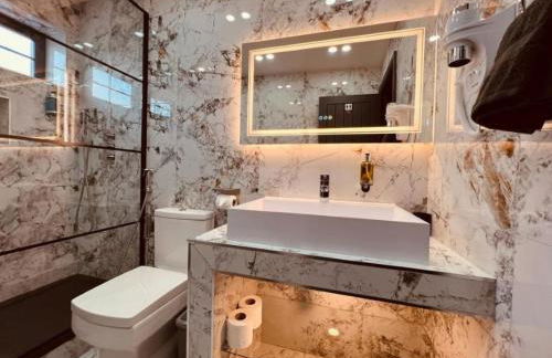 Urban Escape 4BedRoom House- With Free private Parking - Birmingham City - Foto 42