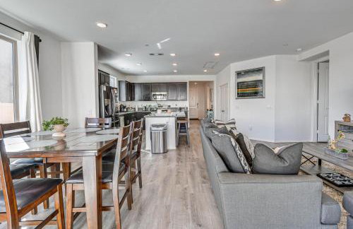 Patio and Yard Luxe Beaumont Getaway! - Foto 5