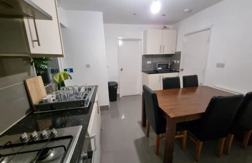 Cheerful 4/5 bed house - Heathrow - Foto 2