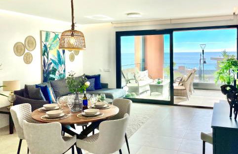 Luxury 3 Bedroom Apartment 300m from the Beach - Photo 1