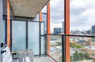 Freshly Minted 2BR - Elegance & Comfort in Central Chicago - Photo 38