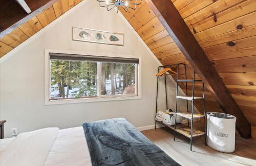 Cobalt Cabin by Tahoe Getaways - Beautifully Remodeled Pet Friendly 3 BR with Hot Tub & EV - Foto 20