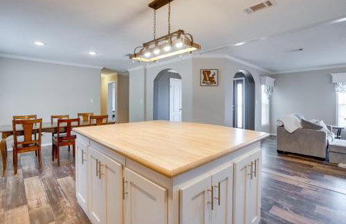 Fishermans Paradise Lake-View Home in Many! - Foto 10