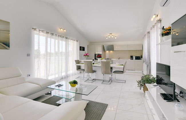 Apartment With Modern Decor and Spacious Garden, 3 km From the Beach - Foto 19