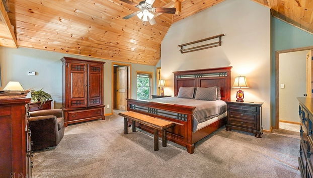 Kim's Cove Motorcycle-Friendly Cabin features Game Room by RedAwning - Foto 4, Habitación