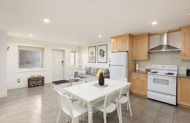 Cozy 2BR BSMT Suite Near Grouse Mt. and Edgemont. - Photo 21