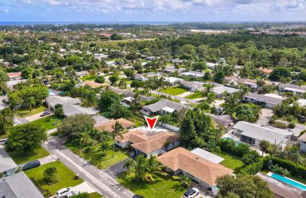 3BR 2BA Heated Pool Home Pool Table Great Location - Foto 28