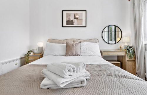 4 Bedroom House by Homestyles Hosts - Short Lets and Serviced Accommodation Islington - Private En-Suite - Foto 30