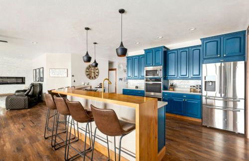 Great Falls Luxe Haven 4BR Gym Office and Hot Tub - Foto 66