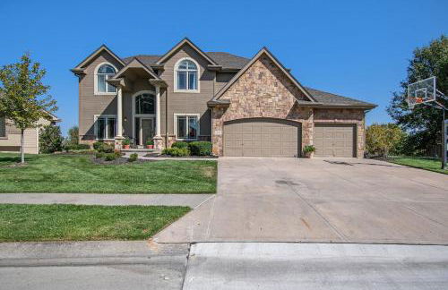 Stunning 5BR Villa Large Hot Tub & Scenic Yard - Foto 77