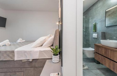 Cozy Home In Tinj With Wifi - Foto 28