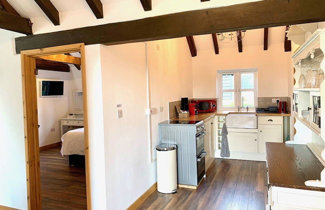 Flint Cottage - Sleeps 6 - Private Woodland - Foto 13