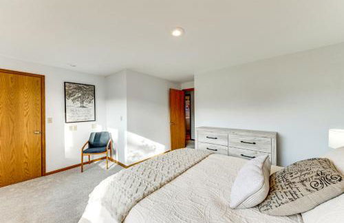 Serene La Conner Retreat with Fireplace and Deck! - Foto 22